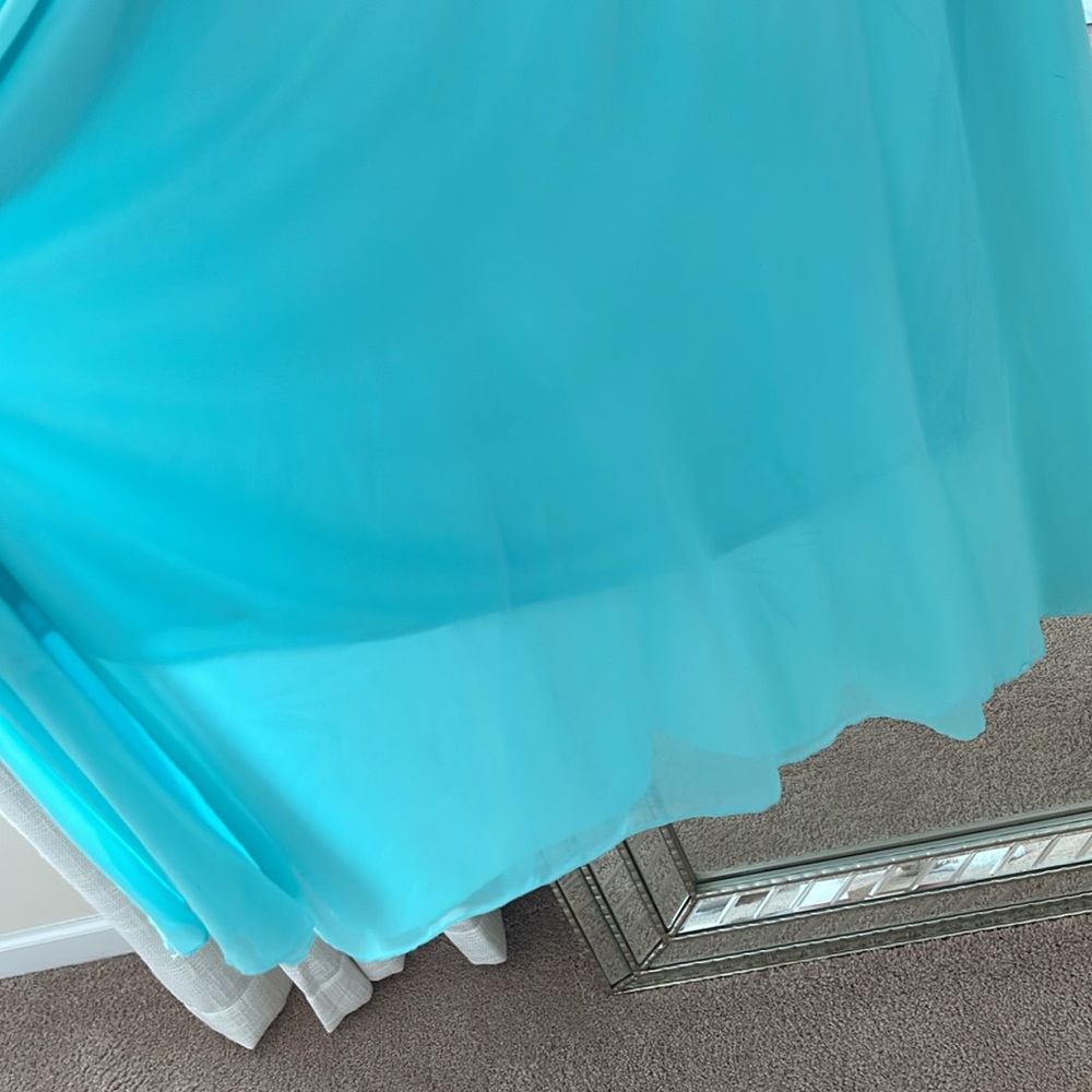 A- Afibi long teal dress. Dropped shoulders and front spaghetti straps 2XL - Picture 3 of 9